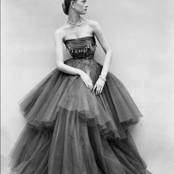 Meet your Posher, Tiffany 🛍 POSH AMBASSADOR - Picture 4 of 9